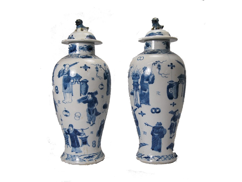 Appraisal: A pair of th century Chinese blue and white porcelain