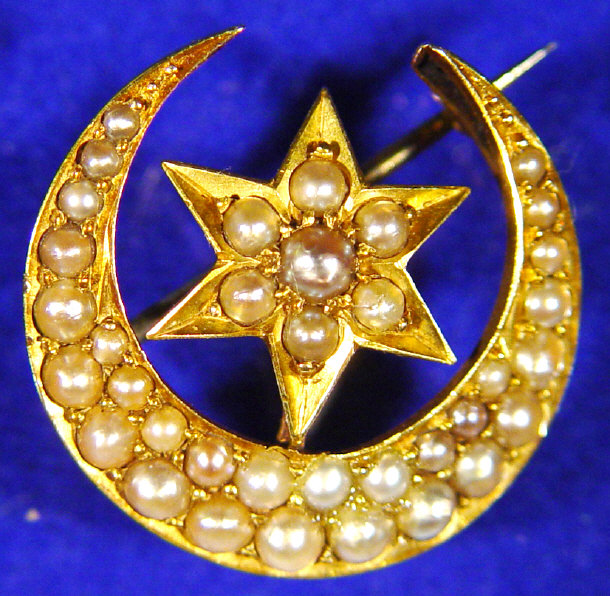 Appraisal: Unmarked gold and seed pearl crescent brooch