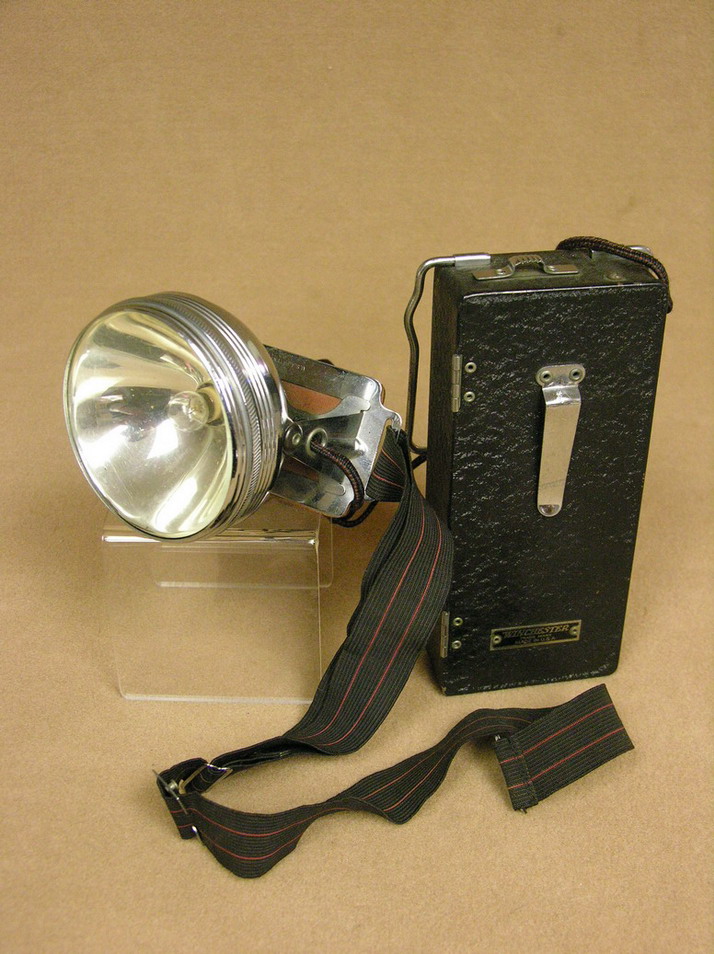 Appraisal: WINCHESTER HUNTING OR MINING LIGHT batter operated with head band