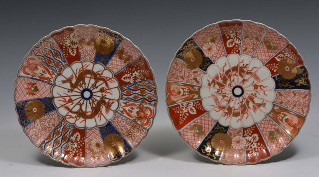 Appraisal: A PAIR OF JAPANESE IMARI PORCELAIN PLATES each with fan