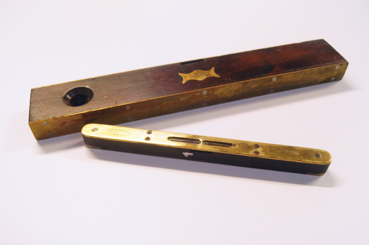 Appraisal: A thC brass polished rosewood spirit level marked James Mowar