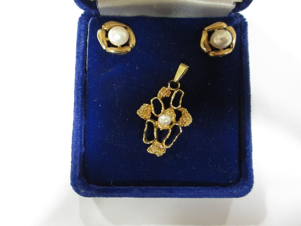 Appraisal: Lot comprising a ct gold pearl set pendant and a