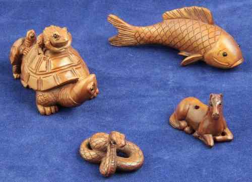 Appraisal: A wooden netsuke signed in the form of a tortoise