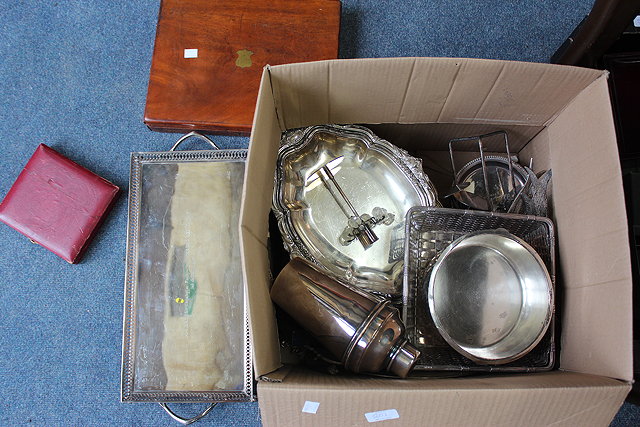 Appraisal: A QUANTITY OF SILVER PLATED ITEMS to include a silver