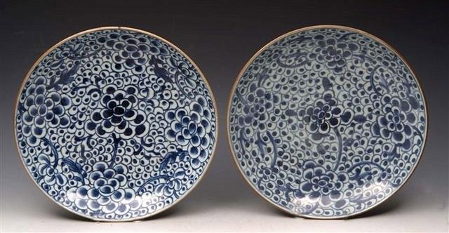 Appraisal: A PAIR OF CHINESE BLUE AND WHITE DISHES possibly th