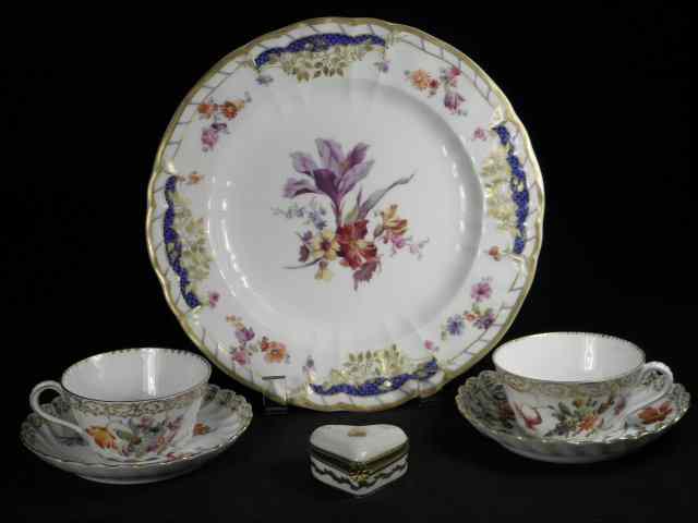 Appraisal: Lot of six pieces of continental porcelain Includes a small