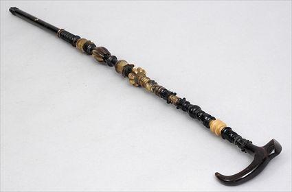 Appraisal: TURNED HORN AND EBONIZED WOOD WALKING STICK The segmented stem