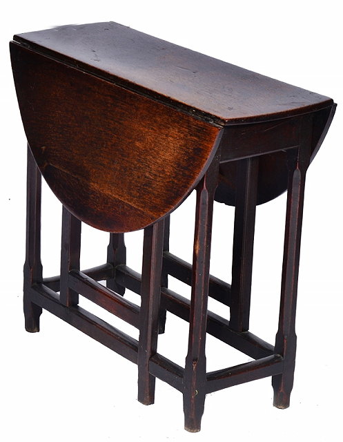 Appraisal: AN TH CENTURY OAK GATELEG TABLE with plain oval top