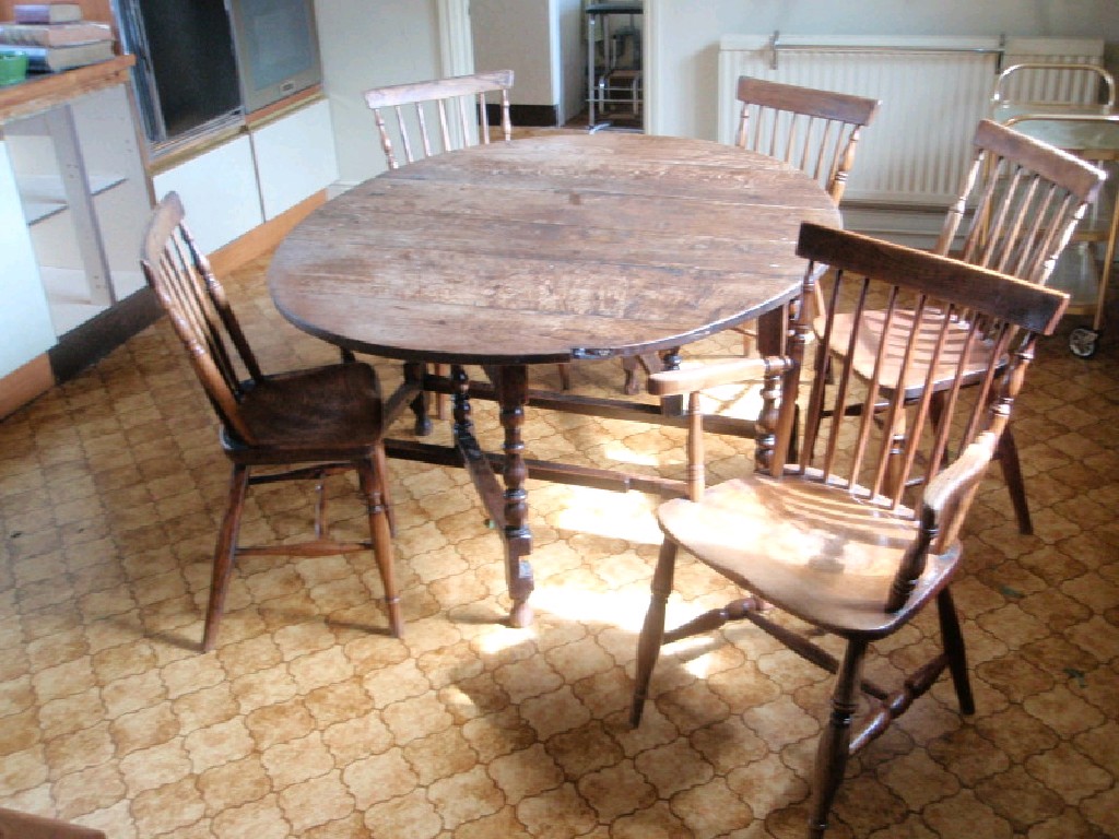 Appraisal: A thC and later oak gate leg table with oval