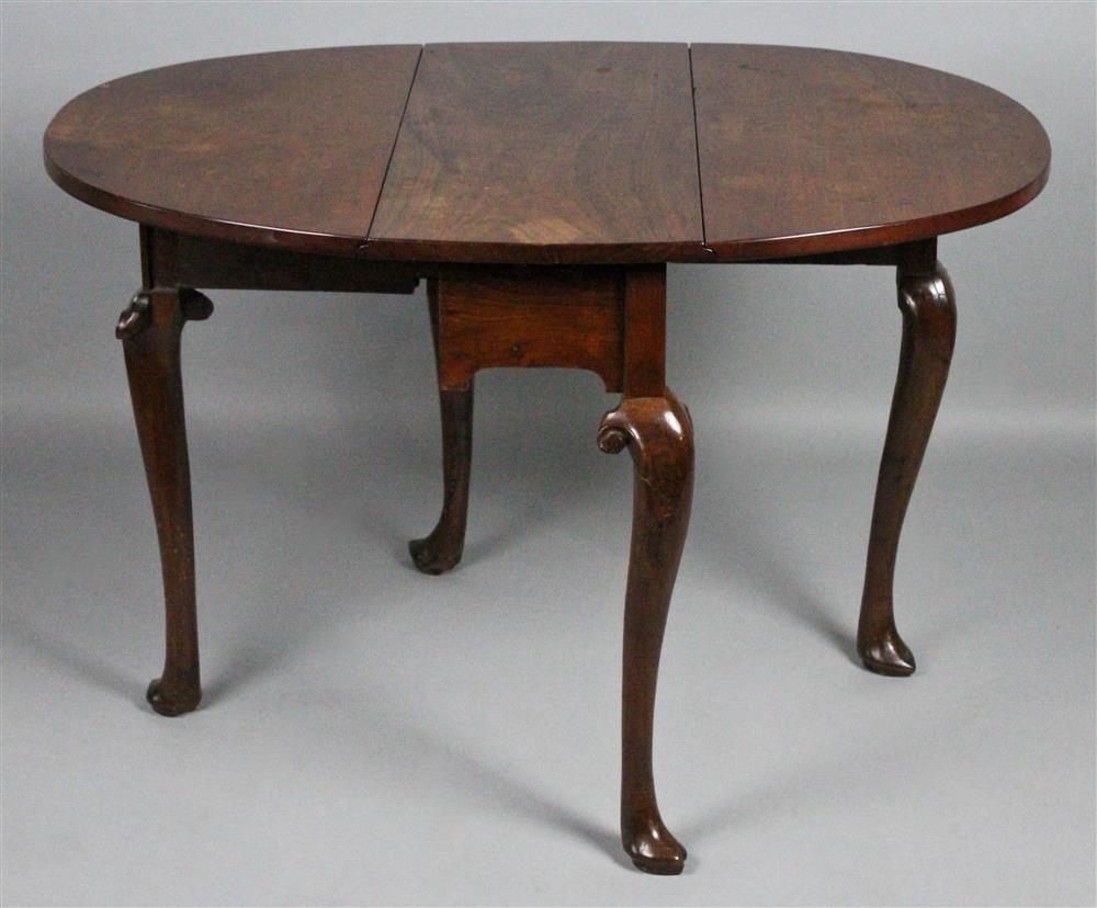 Appraisal: SMALL QUEEN ANNE DROP LEAF TABLE having a rectangular top