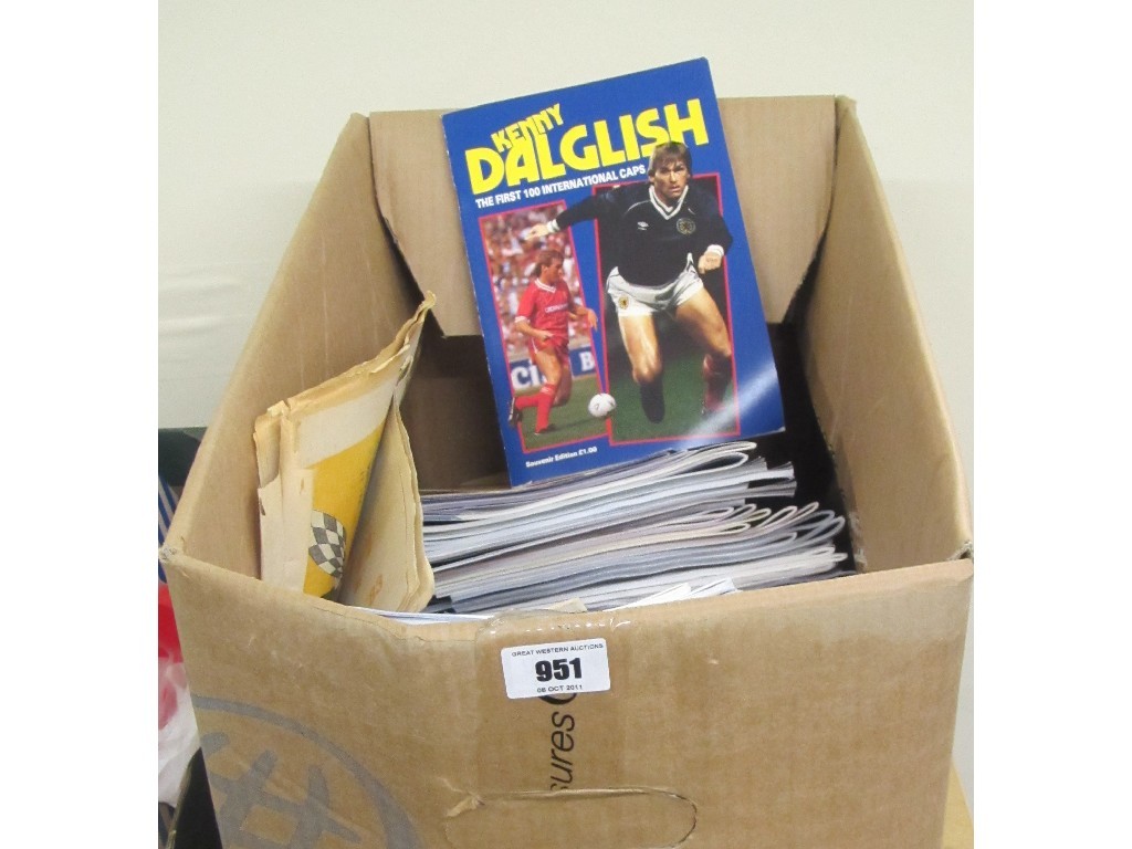 Appraisal: Box of assorted football programmes