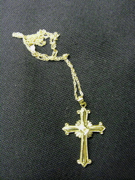 Appraisal: K GOLD CROSS AND CHAIN Weight grams