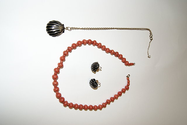 Appraisal: A CORAL BEAD NECKLACE of graduated form together with a