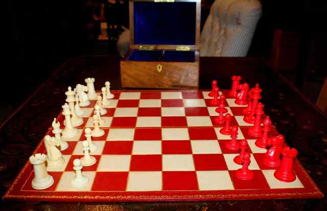 Appraisal: AN OLD JAQUES IVORY STAUNTON PATTERN CHESS SET in original