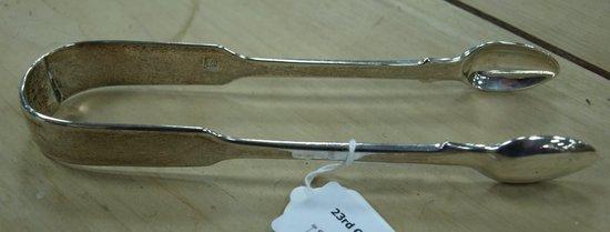 Appraisal: A pair of fiddle pattern sugar nips