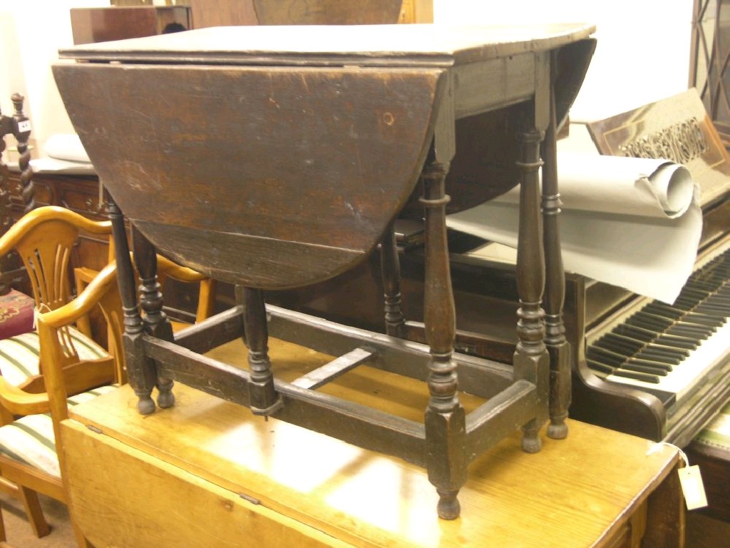 Appraisal: A mid th century oak gateleg table with single drawer