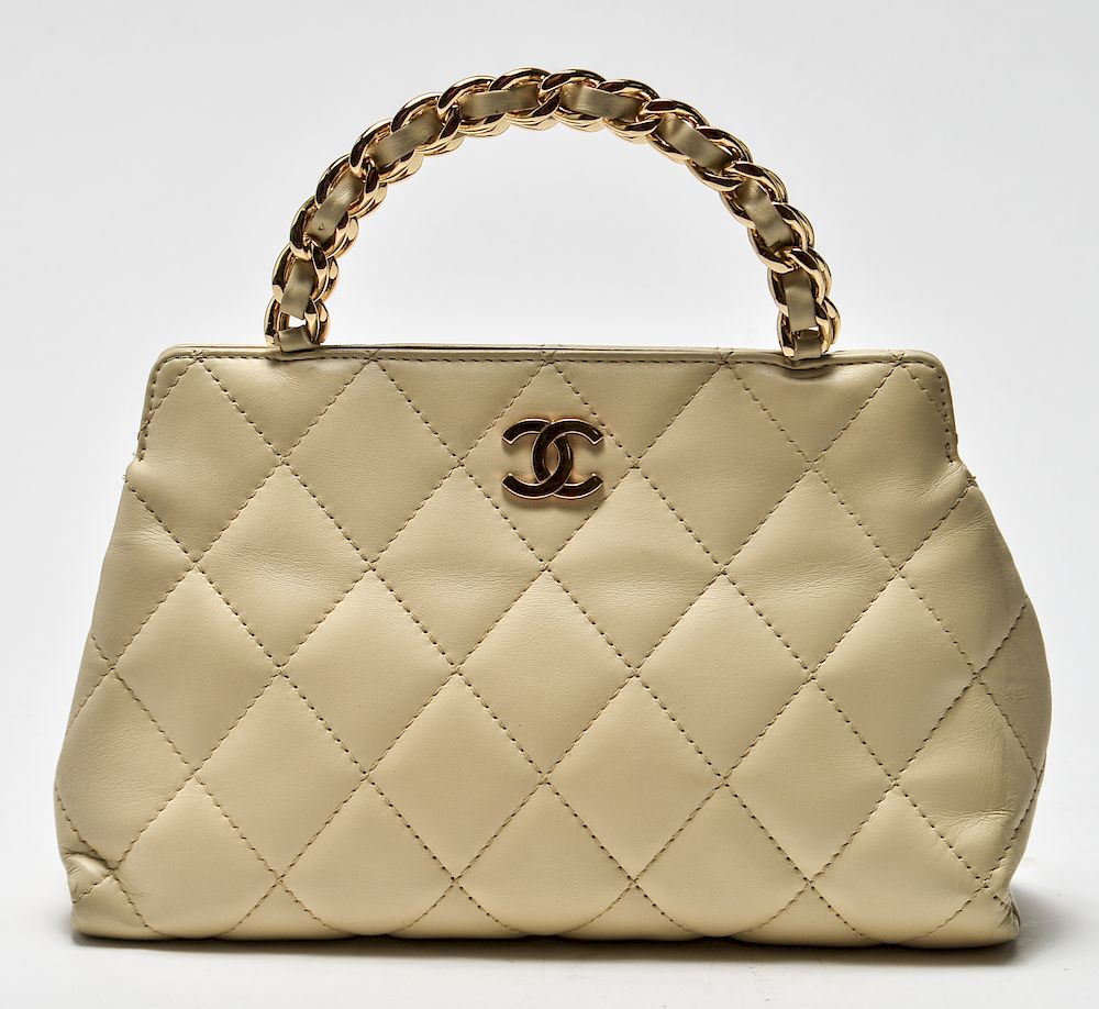 Appraisal: Chanel Vintage Quilted Cream Leather Purse Chanel vintage purse or