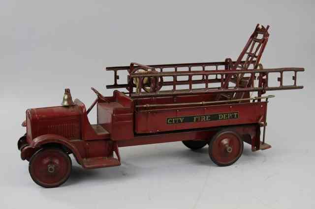 Appraisal: STEELCRAFT FIRE TRUCK Pressed steel GMC body all red open