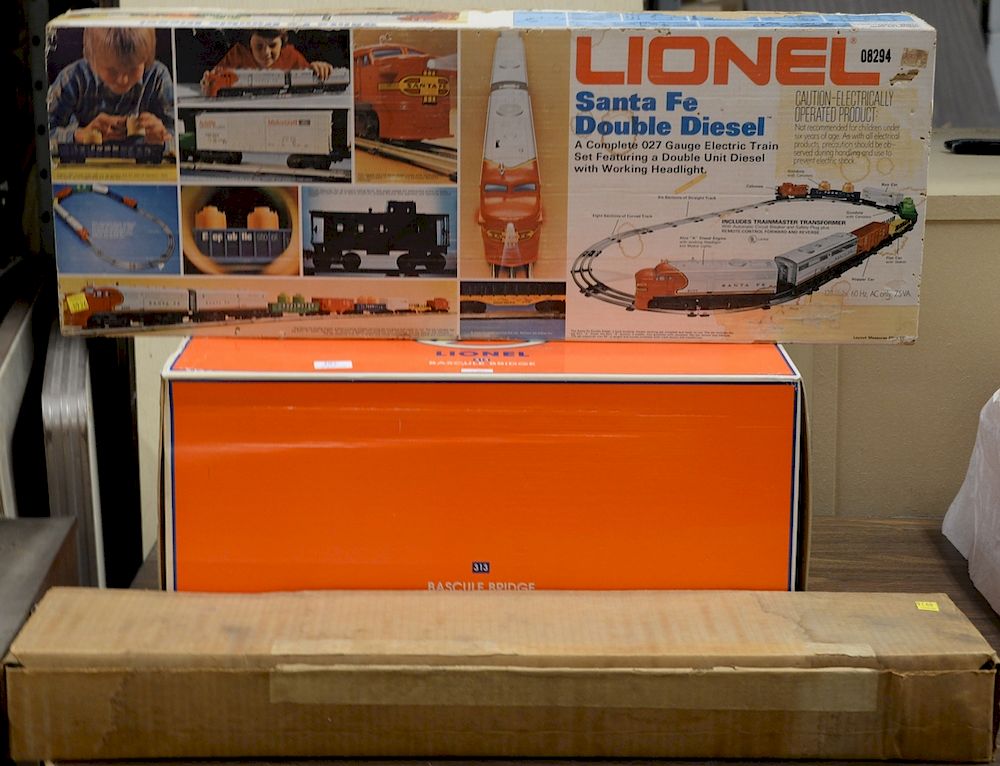 Appraisal: Lionel train group in original boxes to include Lionel Bascule