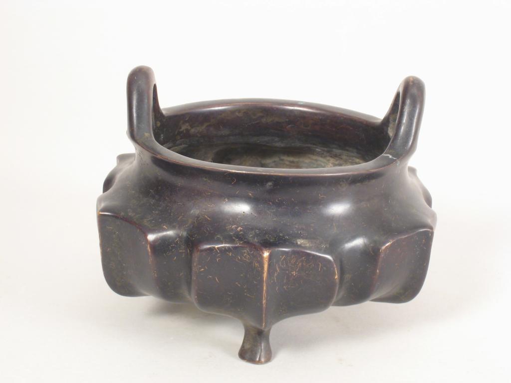 Appraisal: An Oriental two handled bronze shaped circular small Cauldron on