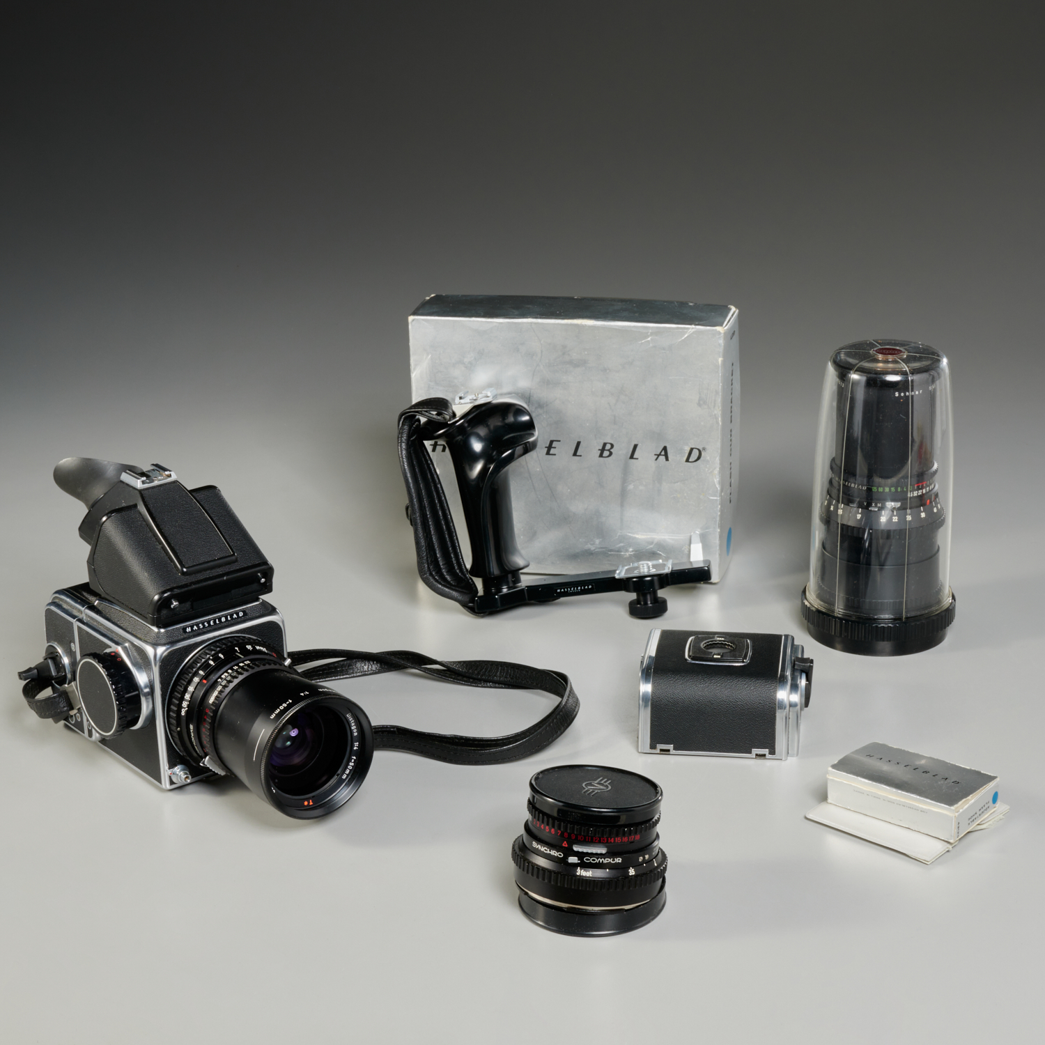 Appraisal: HASSELBLAD C M CAMERA SET th c Swiss including a