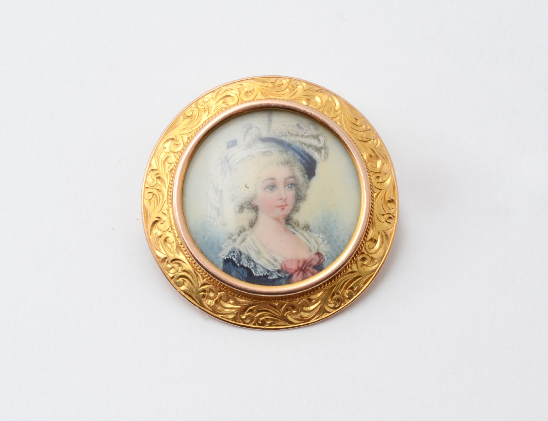 Appraisal: K VICTORIAN PORTRAIT BROOCH PENDANT K yellow gold Victorian brooch