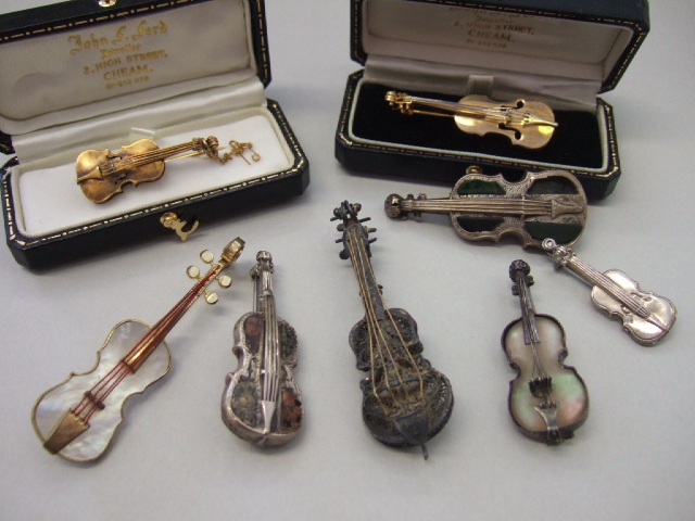 Appraisal: A ct gold brooch designed as a violin cased a