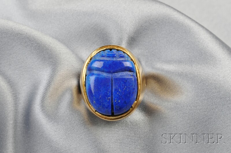 Appraisal: kt Gold and Lapis Scarab Ring set with a lapis