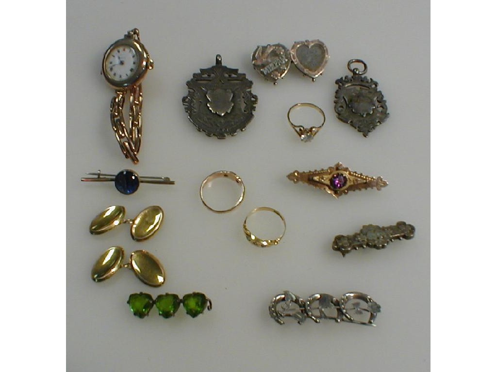 Appraisal: A small selection of gold and silver Victorian brooches ladies