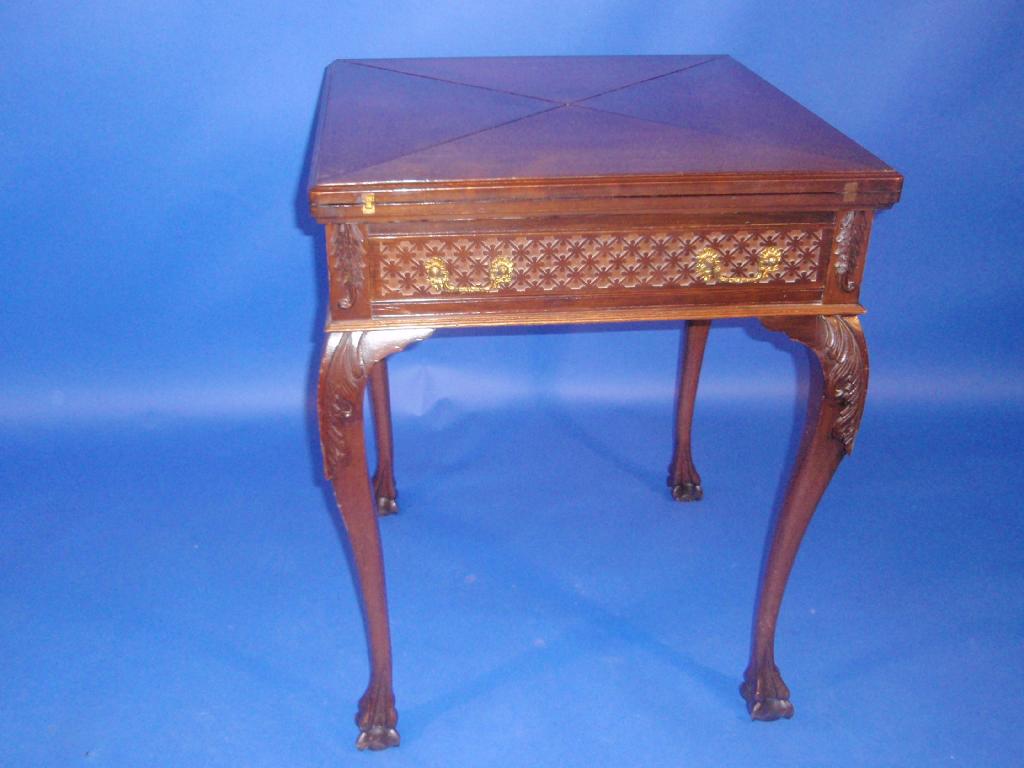 Appraisal: An Edwardian walnut card table with envelope folding top blind