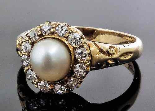 Appraisal: An Edwardian ct gold mounted pearl and diamond ring the