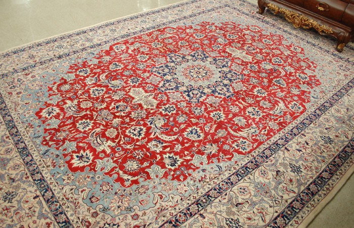 Appraisal: HAND KNOTTED ORIENTAL CARPET Sino-Persian Isfahan floral and central floral