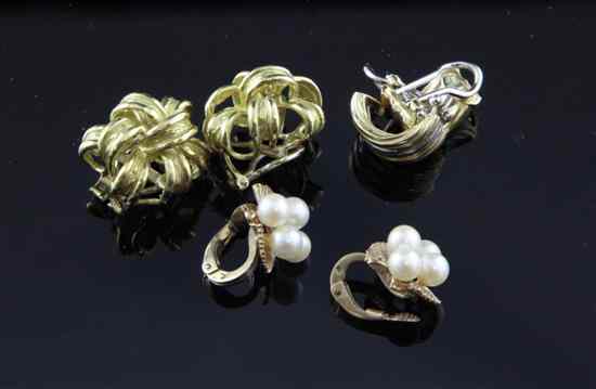 Appraisal: A pair of modern ct gold ear clips of openwork