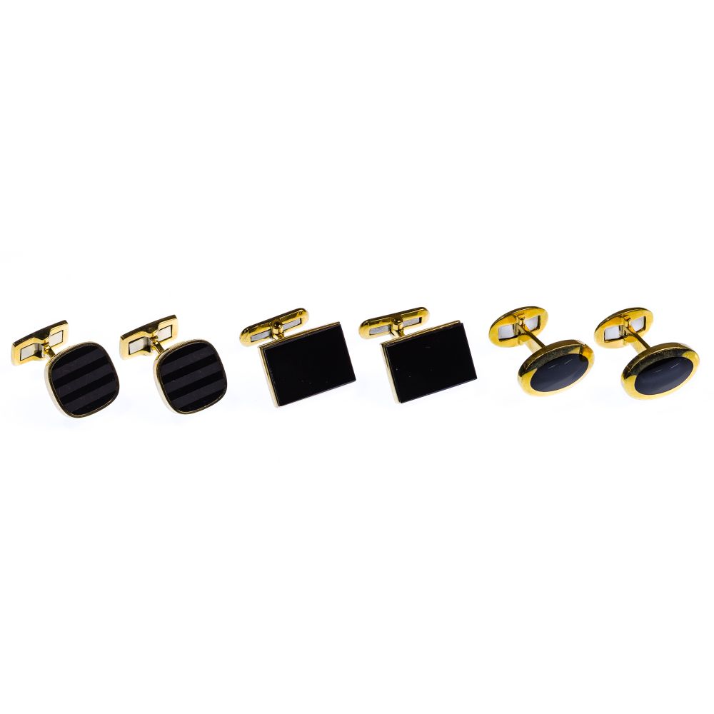 Appraisal: K YELLOW GOLD AND ONYX CUFFLINK SET ASSORTMENT pairs all