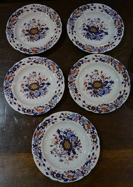 Appraisal: A set of five Spode stone china dessert platesdecorated in