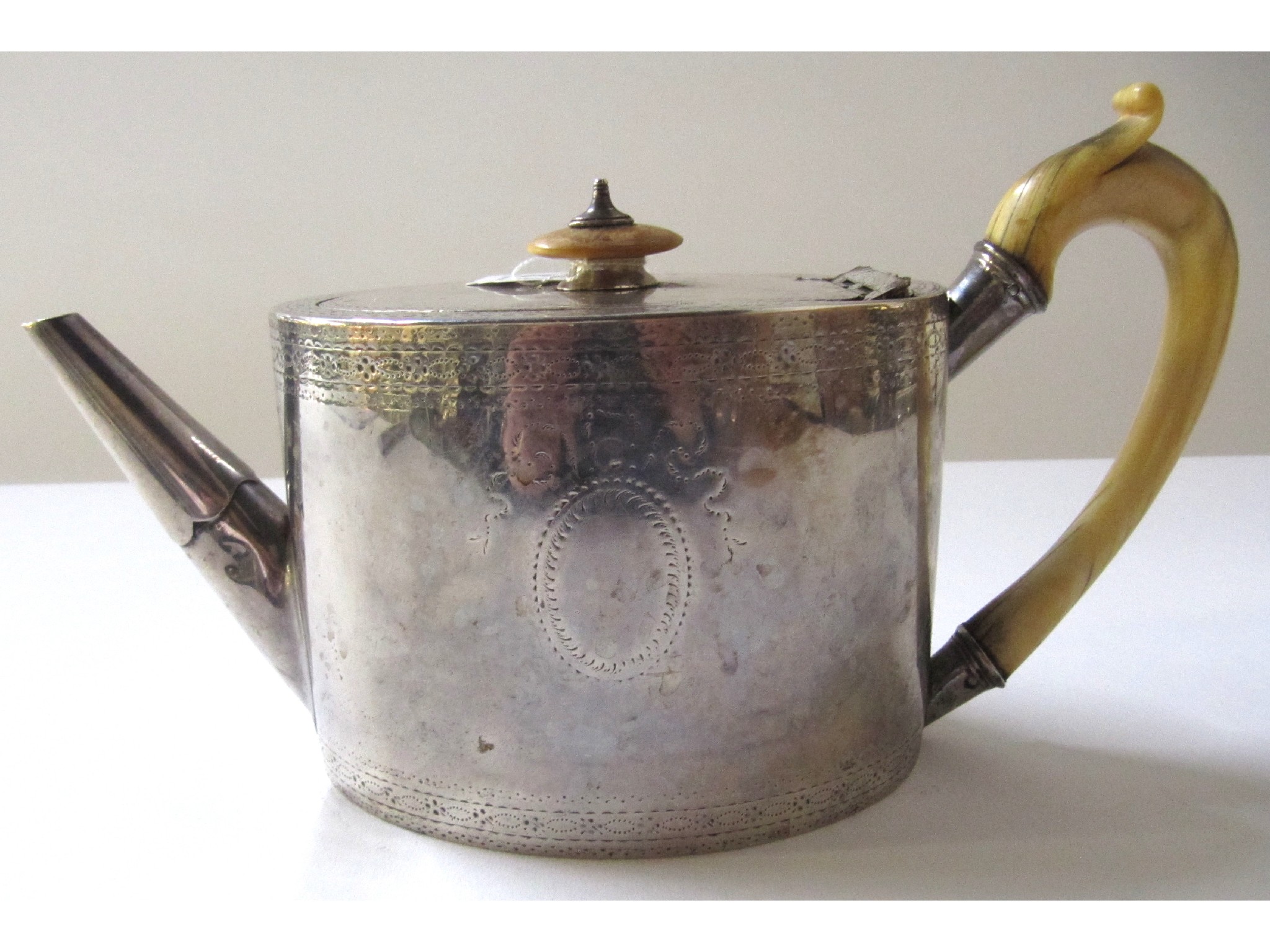 Appraisal: A silver teapot lid def London