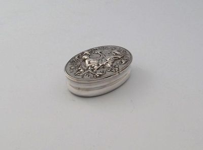 Appraisal: An th century silver snuff box unmarked oval form the