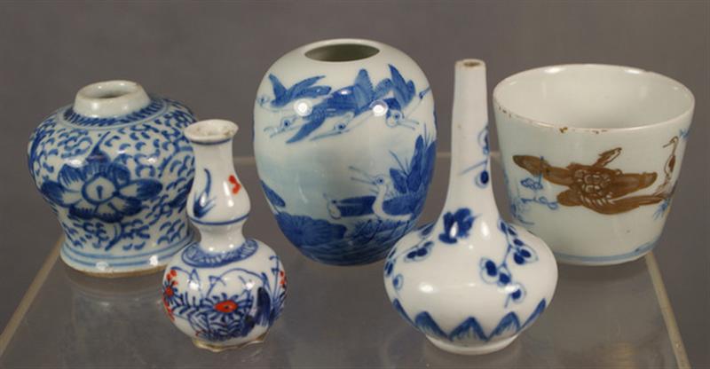 Appraisal: Lot of th c Chinese porcelain vases and bowl to