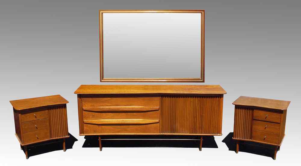 Appraisal: MID CENTURY MODERN DRESSER MIRROR AND TWO NIGHT STANDS To