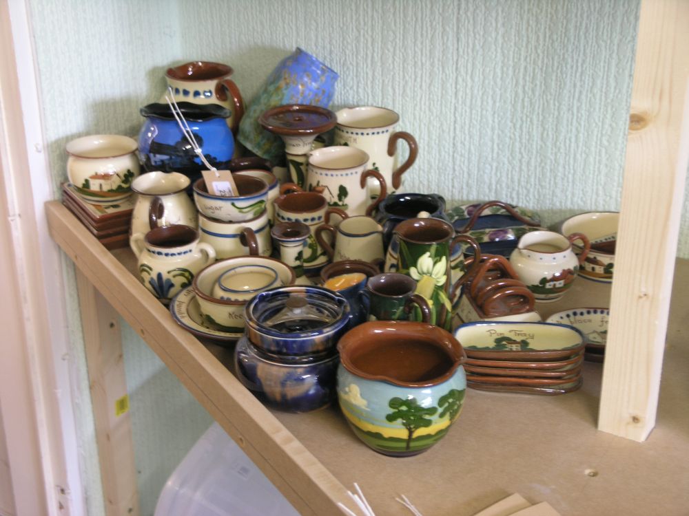 Appraisal: A quantity of west country Motto ware ceramics -