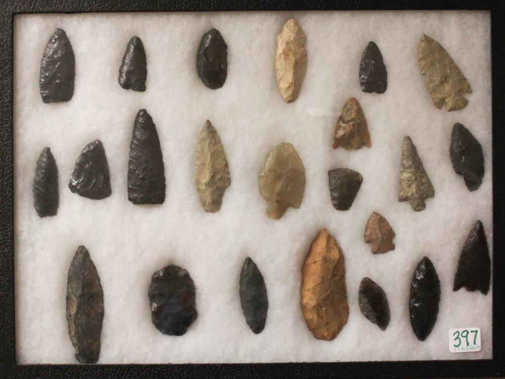 Appraisal: COLLECTION OF NORTHWEST NATIVE AMERICAN ARROW POINTS AND TOOLS hand