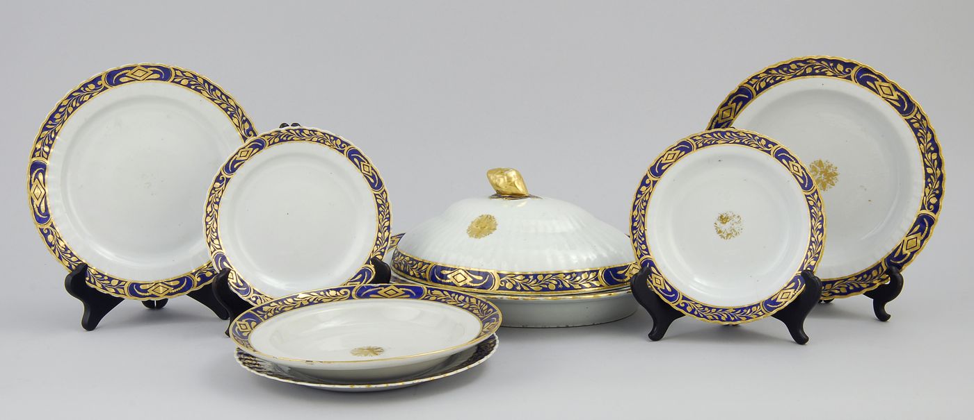 Appraisal: SEVEN-PIECE CHINESE EXPORT PORCELAIN PARTIAL SERVING SET Circa With blue