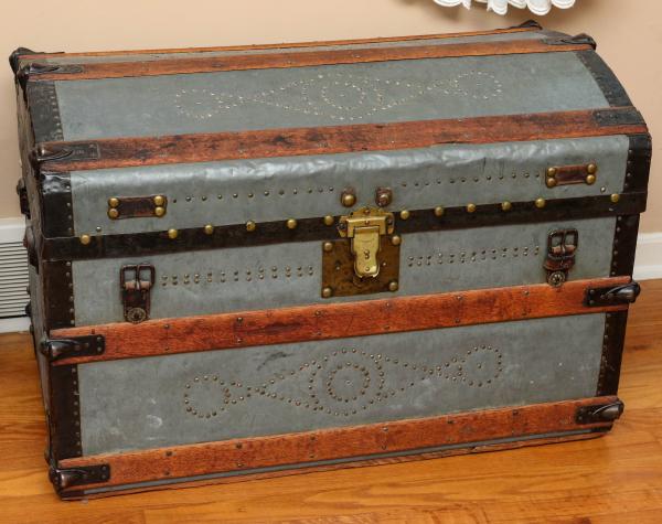 Appraisal: AN UNUSUAL TH CENTURY AMERICAN TRAVEL TRUNKThe wood trunk covered