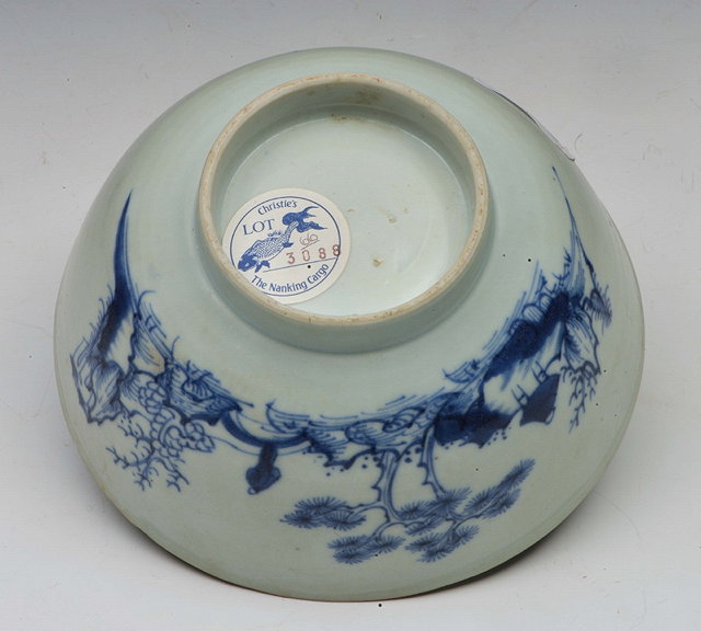 Appraisal: A NANKING CARGO CHINESE BLUE AND WHITE PORCELAIN BOWL with