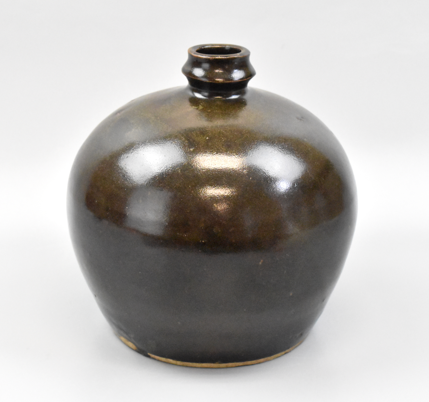 Appraisal: A Chinese henan black glazed jar dating from the Yuan