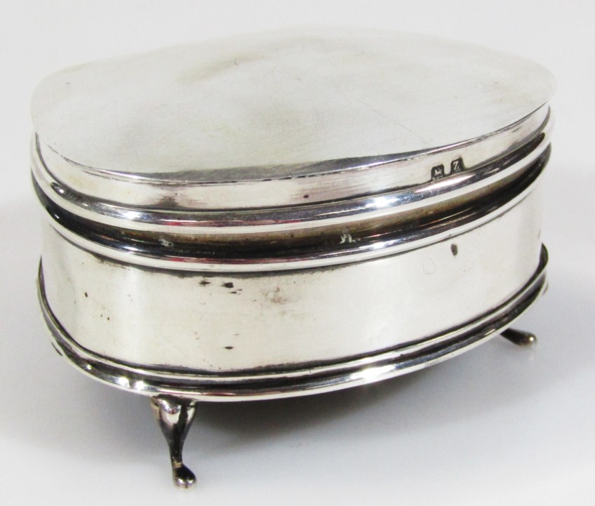 Appraisal: A George V silver trinket box of D-end outline on