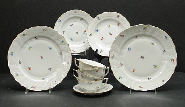 Appraisal: A Herend porcelain dinner service in the 'Kimberly' pattern Each