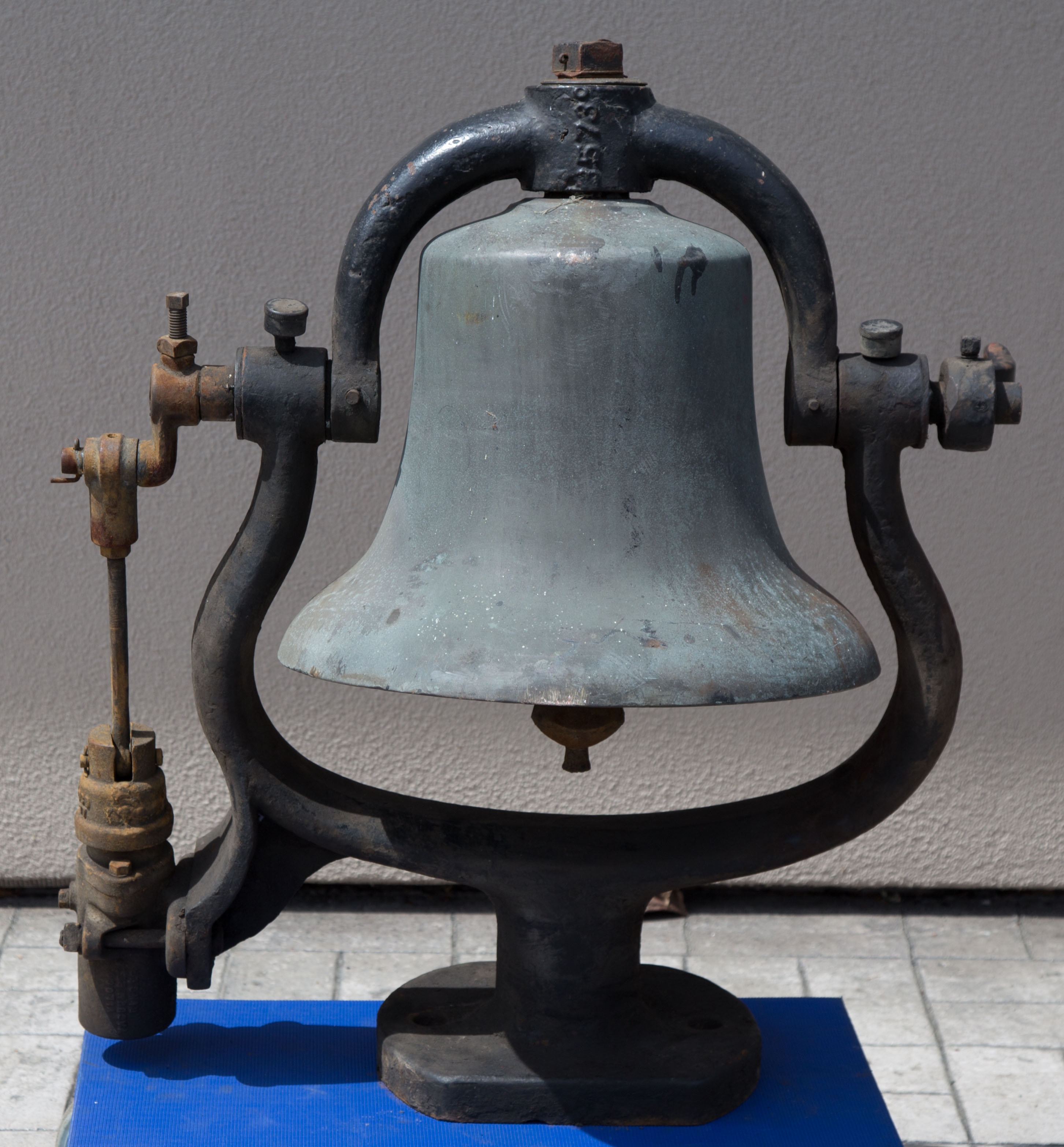 Appraisal: Steam Locomotive Bell th century Bronze and iron