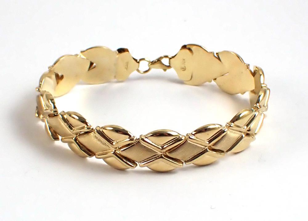 Appraisal: TURKISH TEN KARAT YELLOW GOLD BRACELET The k yellow gold