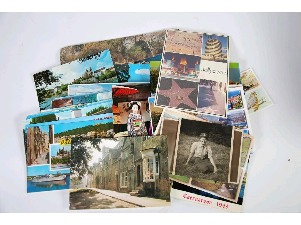 Appraisal: SELECTION OF APPROXIMATELY ONE HUNDRED AND FIFTLY MODERN LOOSE POSTCARDS